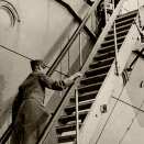 Den 7. juni 1940 gikk Kong Haakon og Kronprins Olav om bord i den britiske krysseren "Devonshire" med kurs for England.  Foto: Nikolai Ramm Østgaard, De kongelige samlinger.